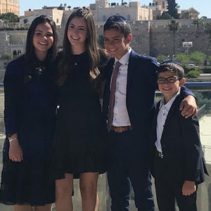 Meet your Posher, Max